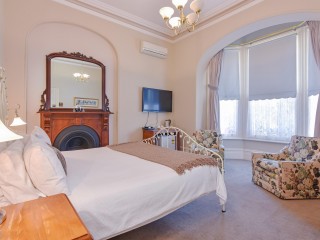 Bed and Breakfasts For Sale - 1 large
