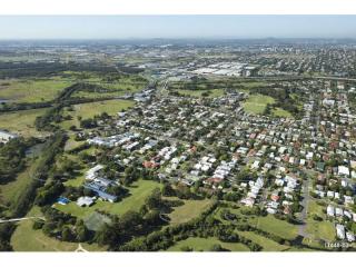 High net, low maintenance only 5kms from Brisbane CBD, perfect for a team of 2!  | Resort Brokers ID : MR007072