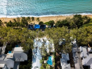 Exclusive Freehold Beachfront Palm Cove!